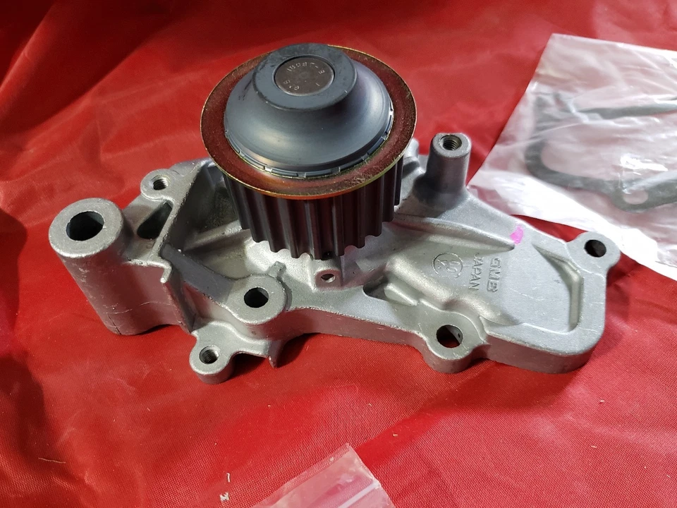 Bomba de agua para motor GMB Japón Topline WPMI22 WP MI-22 NOS Foto 2 de 4