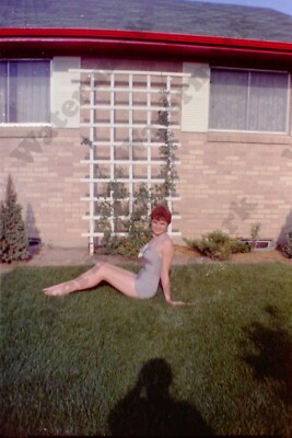 1950s Curvy redhead woman in swimsuit pinup pose Vintage   2'' NEGATIVE A9g3
