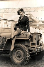 Beautiful Woman On The Hood Of Jeep Willys Ww2 Photo Glossy 46 In R004