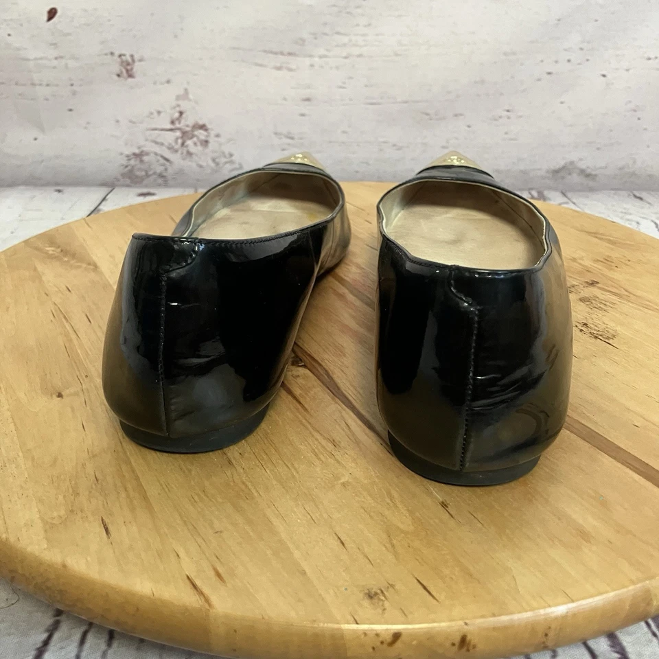 Zapatos Michael Kors para mujer talla 8,5 M charol negro planos punta dorada Foto 4 de 4
