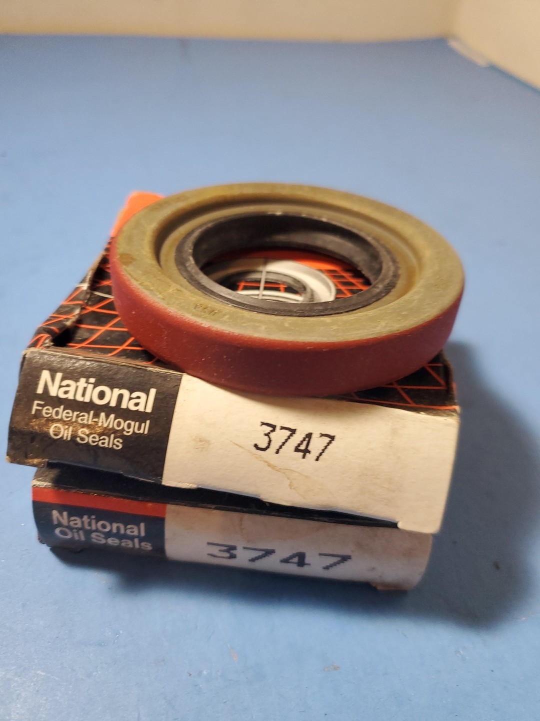 Lot Of 2 National Federal Mogul 3747 Oil Seals NOS