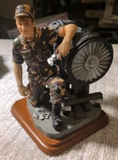 US Air Force USAF Mechanic Soldier 1998 Vanmark Military Statue Figure