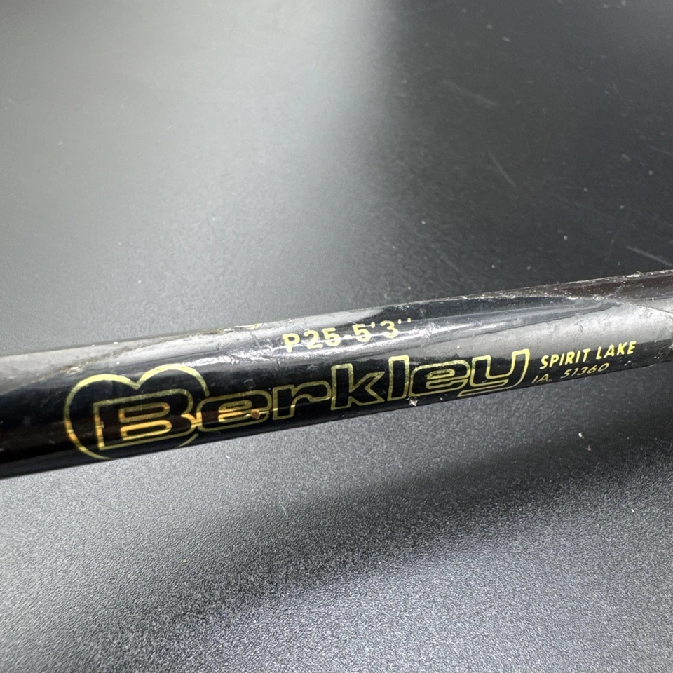 P25 5’3” BERKLEY VARILLA DE FIBRA DE VIDRIO PARA/MÉTRICA CON ESTUCHE DE TOBA PODEROSA Foto 2 de 4