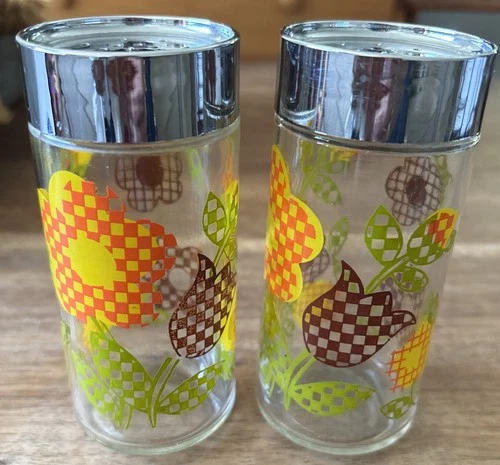 Vintage Anchor Hocking Glass 1970 "flower power" salt and pepper shakers.