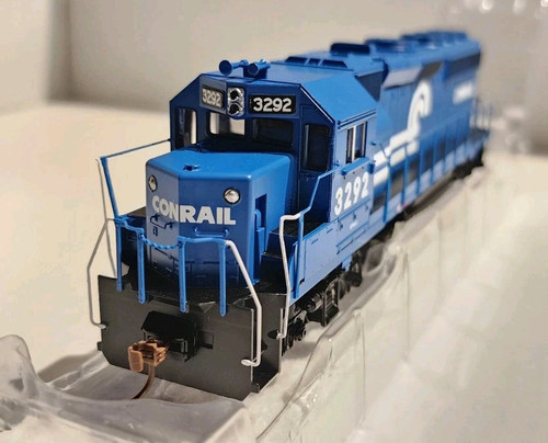 Athearn Roundhouse HO Scale GP40-2 Diesel Conrail #3292 DCC Ready - Picture 3 of 9