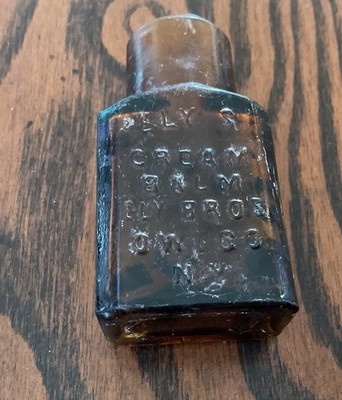 ELY'S CREAM BALM Hay Fever, Cattarrh Antique Amber Bottle, NY * Empty