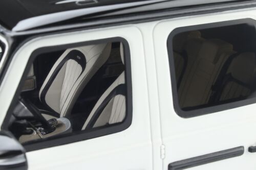 Mercedes-Benz G63 AMG G-Class W463 Front Bumper Polar White 2012 GT SPIRIT GT848 - Foto 4 di 11