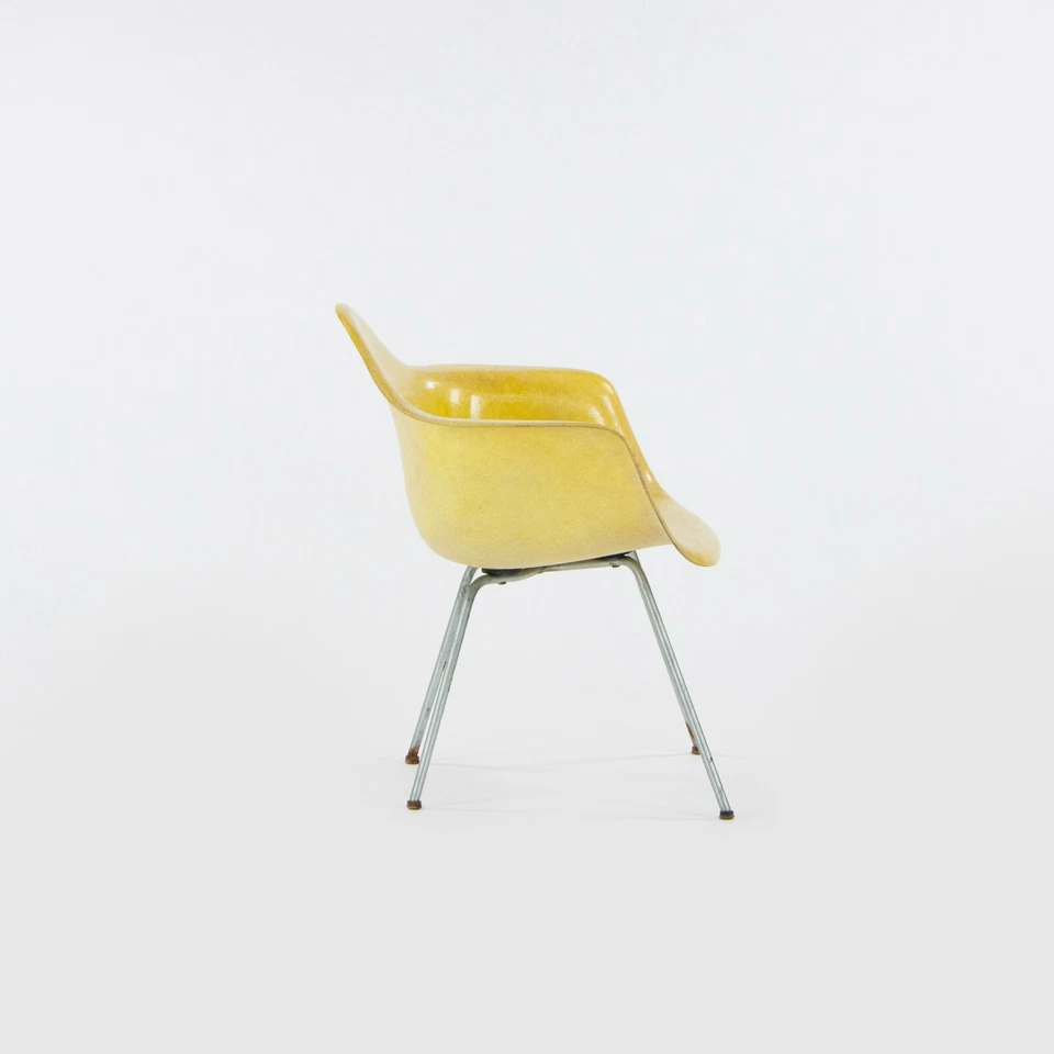 Juego de cuatro sillas de comedor/brazo lateral Herman Miller Eames 1952 con borde de cuerda SAX Foto 3 de 4