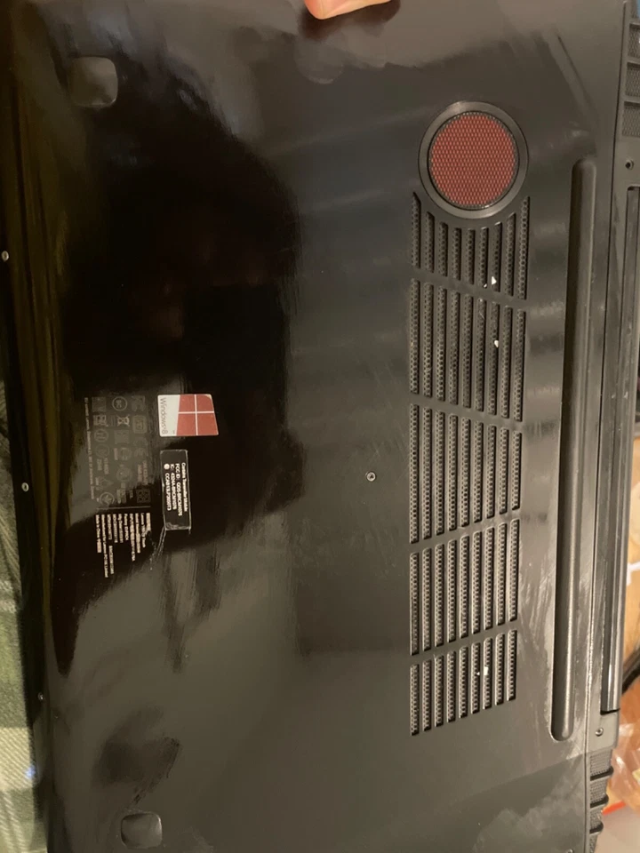 Lenovo Y50-70 15.6in. (NO HDD/ i7 2.4GHz/16GB RAM/NVIDIA GTX 860M) -For Parts - Image 3 of 3