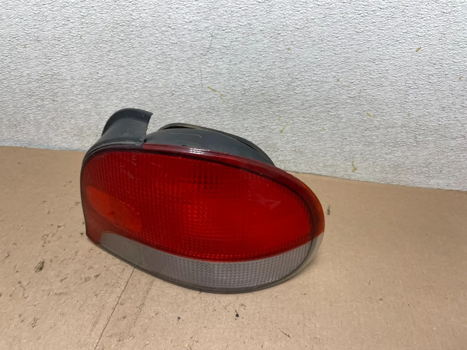 Luz trasera derecha pasajero derecho Hyundai Accent 1998 a 1999 hatchback OEM Q4663 DG Foto 2 de 4
