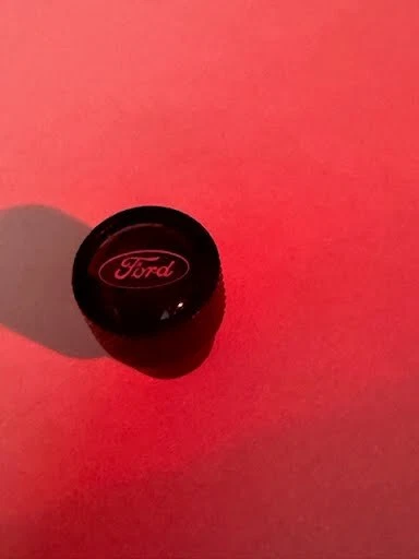 Juego de 4 tapas de vástago de válvula de neumático de aluminio negro con logotipo de Ford para auto, camioneta o SUV Foto 3 de 4