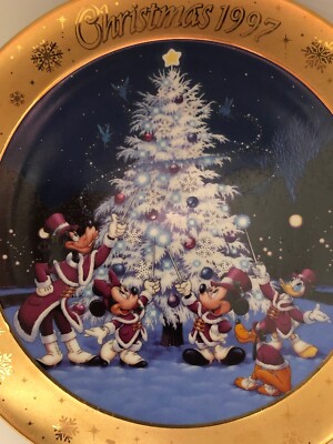 Tokyo Disneyland 1997 Christmas Fantasy Plate RARE FIND Mickey