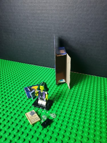 New LEGO Marvel Minifigures Series 2 She Hulk CMF 71039 IN HAND Ready to Ship! - Picture 3 of 4