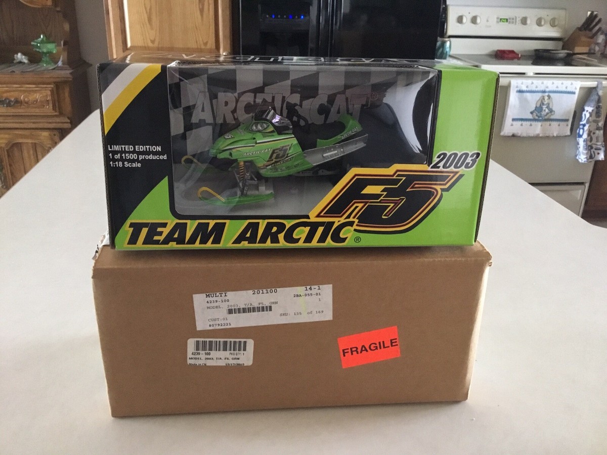 Arctic Cat Snowmobile 2003 Team Arctic F5 Diecast Model 1:18 Scale