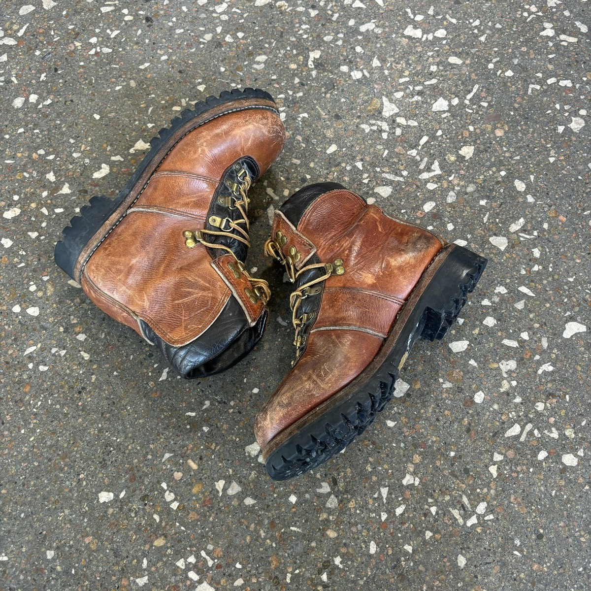 Magnifique bottes d’alpinisme 7.5-8 vintage en cuir et suède