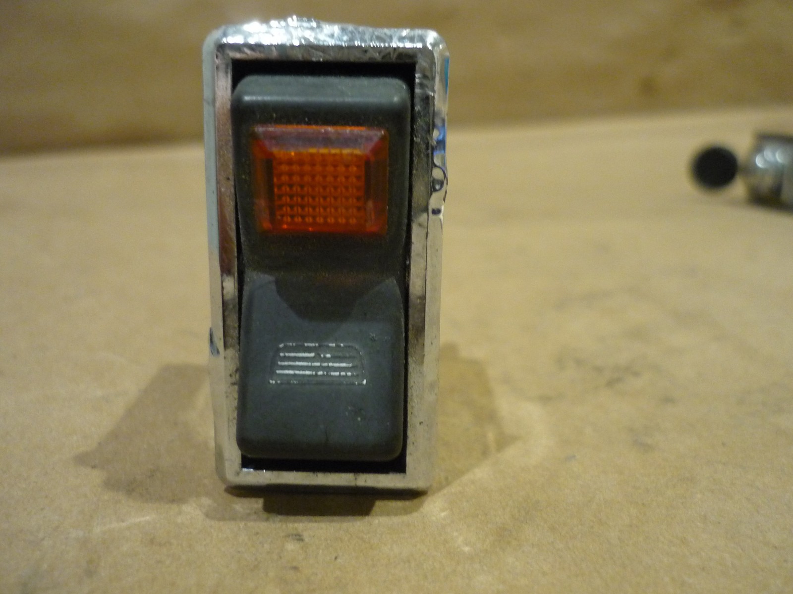 Ferrari 208,308- Heated Rear Window Switch (USED)  P/N 40094906