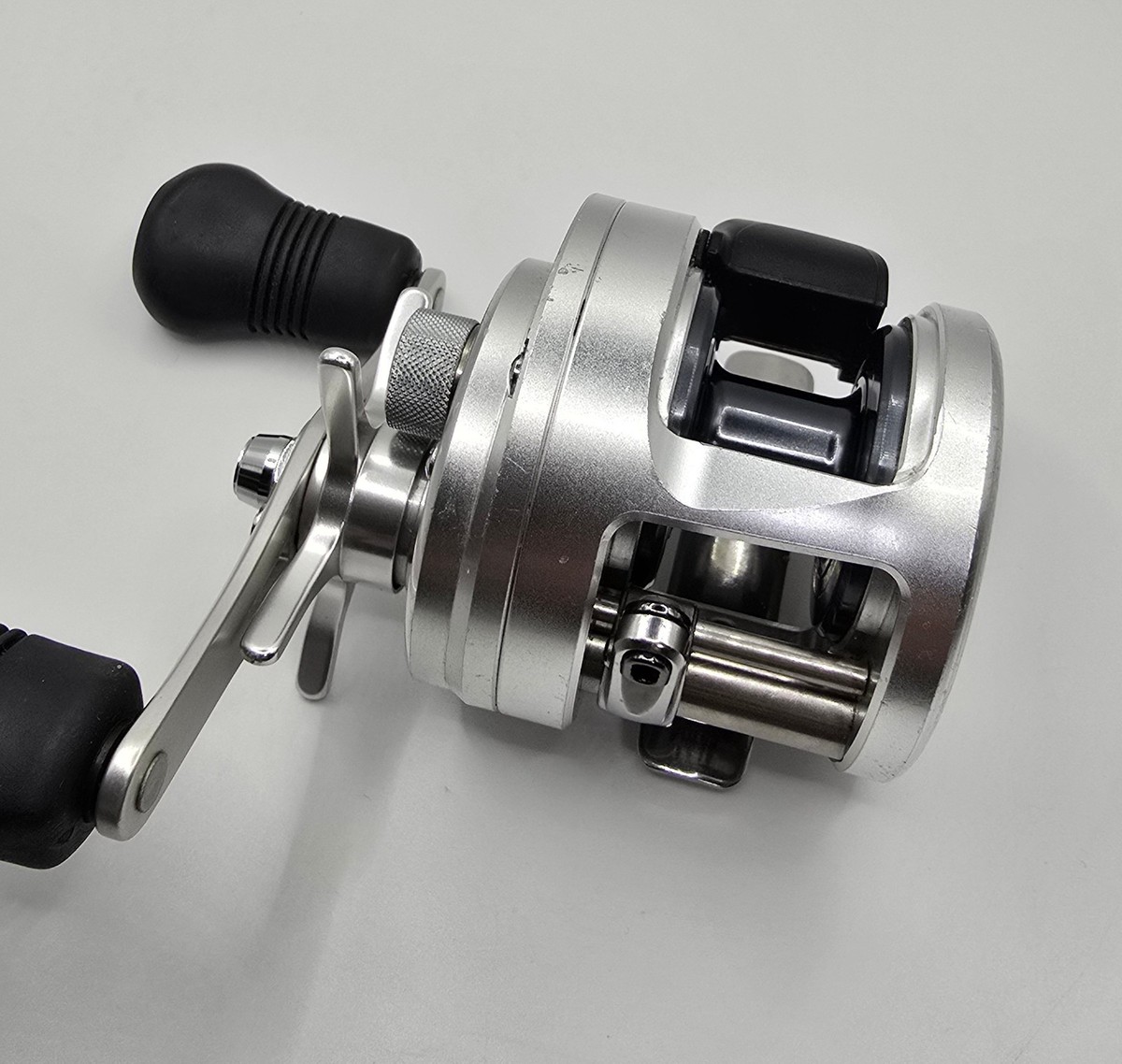 Shimano Ocea Calcutta 200 HG Baitcast Reel Right Hand from Japan