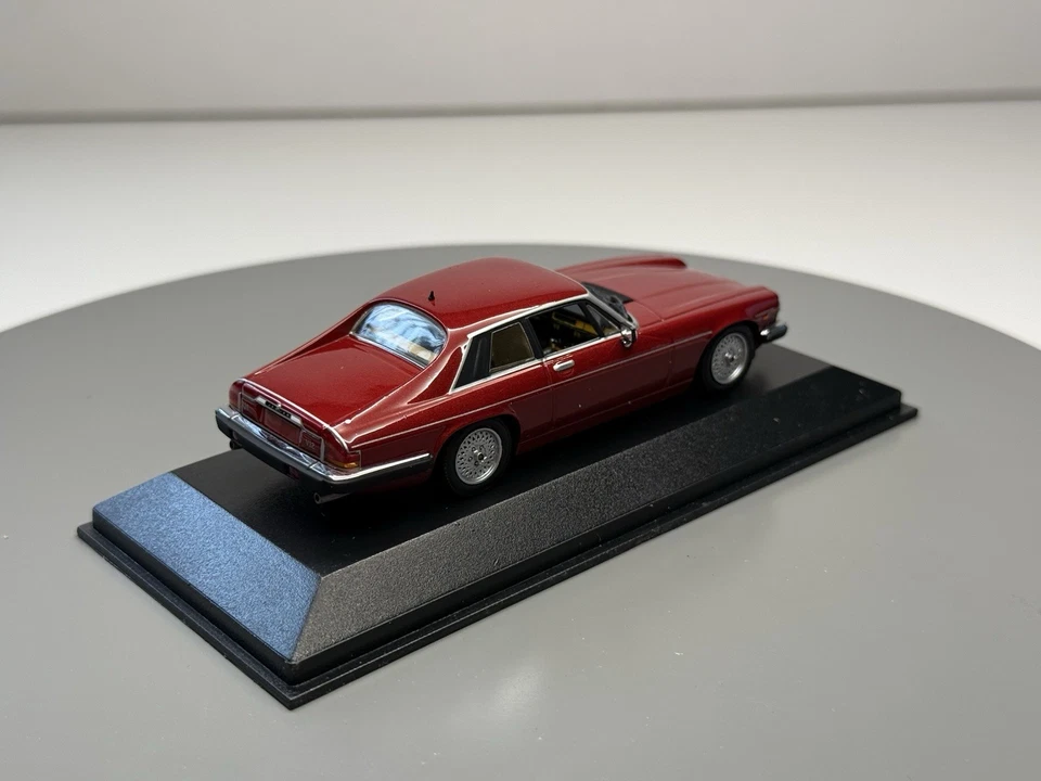 MINICHAMPS 1/43 Jaguar XJ-S Coupe 1980 Red (AUTOART SOLIDO LOOSMART IXO EDICOLA) - Immagine 2 di 4