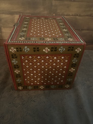 RARO DE COLECCIÓN Indio Vargueno Rojo Multi Pintado a Mano Joyería Curiosidades Pecho - 10 3/4” - Imagen 8 de 14