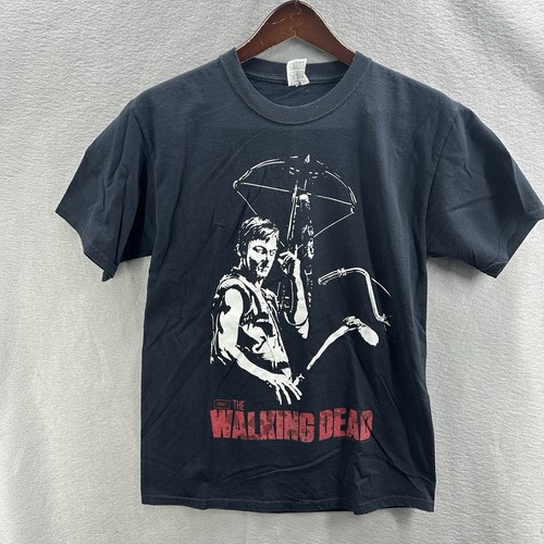 Walking Dead Daryl Dixon Crossbow Zombie Killer Mens Medium 2013 Graphic Print - Picture 4 of 13