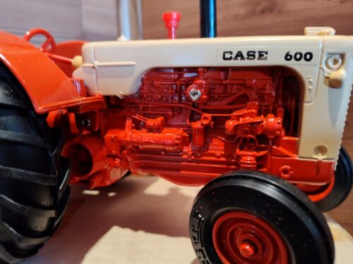NEW ERTL 1:16 SCALE CASE 600 DIE-CAST TRACTOR IN OPEN BOX MADE IN USA IN 1986 - Picture 3 of 14