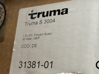 Truma S3004 Heizung mit Abgasrohrbefestigung und Einbaukasten