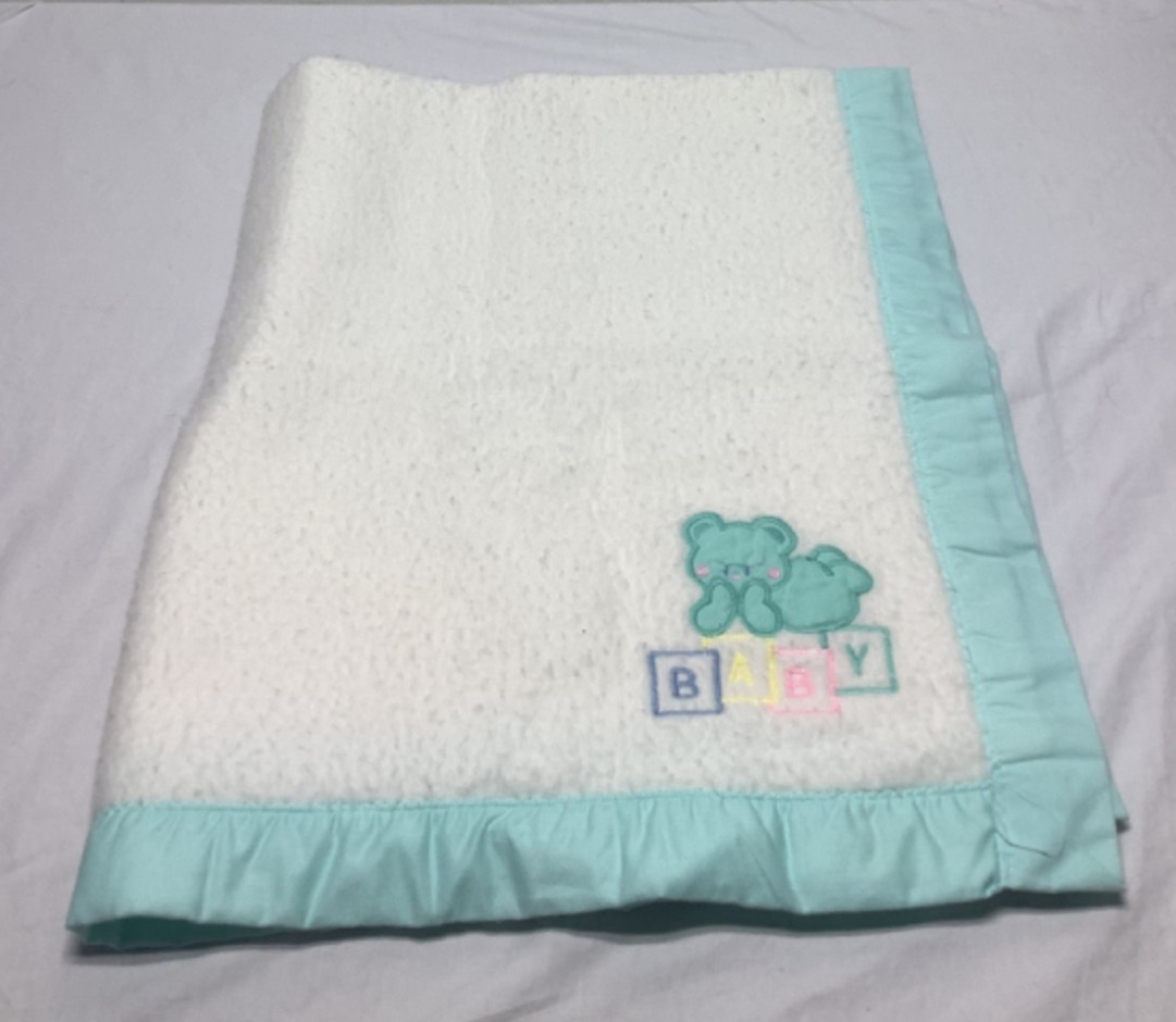 Vintage Cuddle Time White Acrylic Blanket Bear Baby Blocks Embroidered 36”x44”