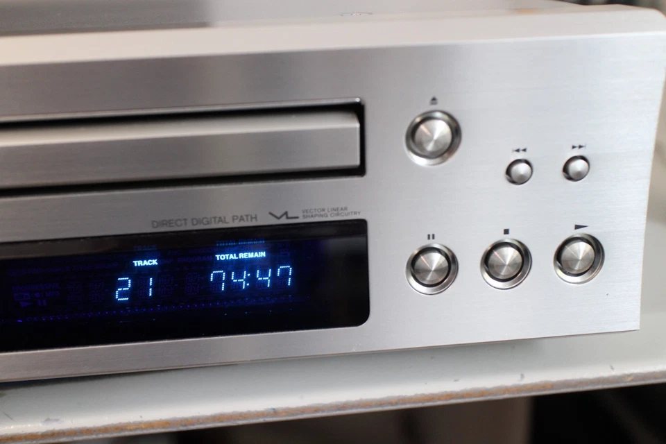 Onkyo C-733 CD-Player - Silber - Bild 2 von 4