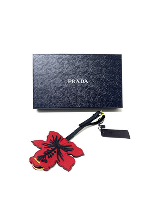Prada Anhänger; Rot - Schwarz; Neu mit Box