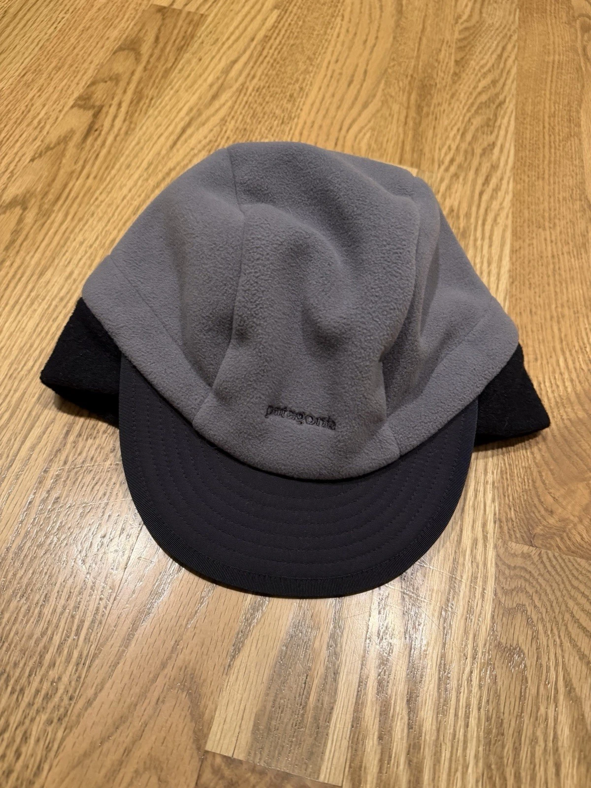 Patagonia Duckbill Fleece Winter Hat Cap Grey Black Ear Flaps Size Medium