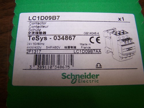  BRAND NEW Schneider Electric TeSys LC1D09B7 Contactor, IEC, 24VAC, 3P, 9A - Picture 1 of 2
