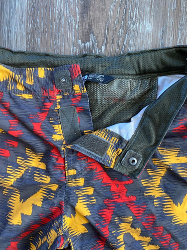 THE NORTH FACE Diamond Patterned Board Shorts~Boy's Size Large-14/16~Swim Trunks - Picture 3 of 5