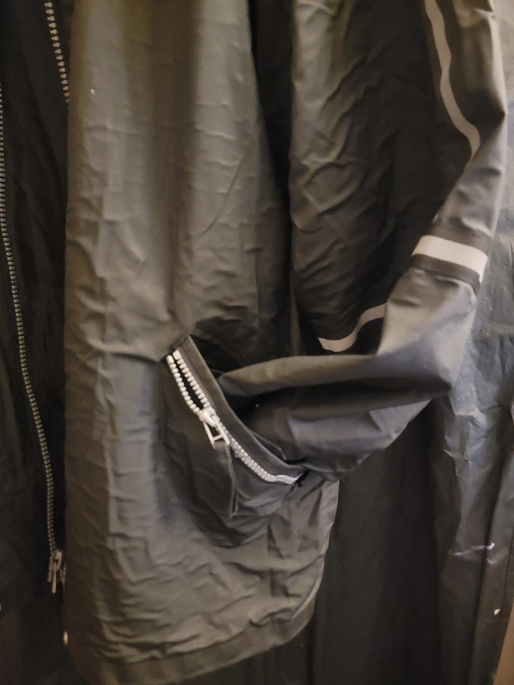 Abrigo de rendimiento CO impermeable para prendas Foto 3 de 4