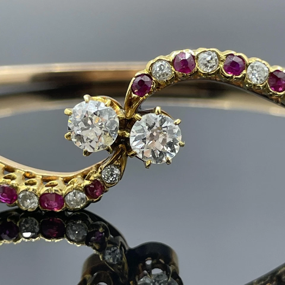 Brazalete antiguo victoriano de diamantes y rubíes bypass de oro rosa de 14 k Foto 2 de 4