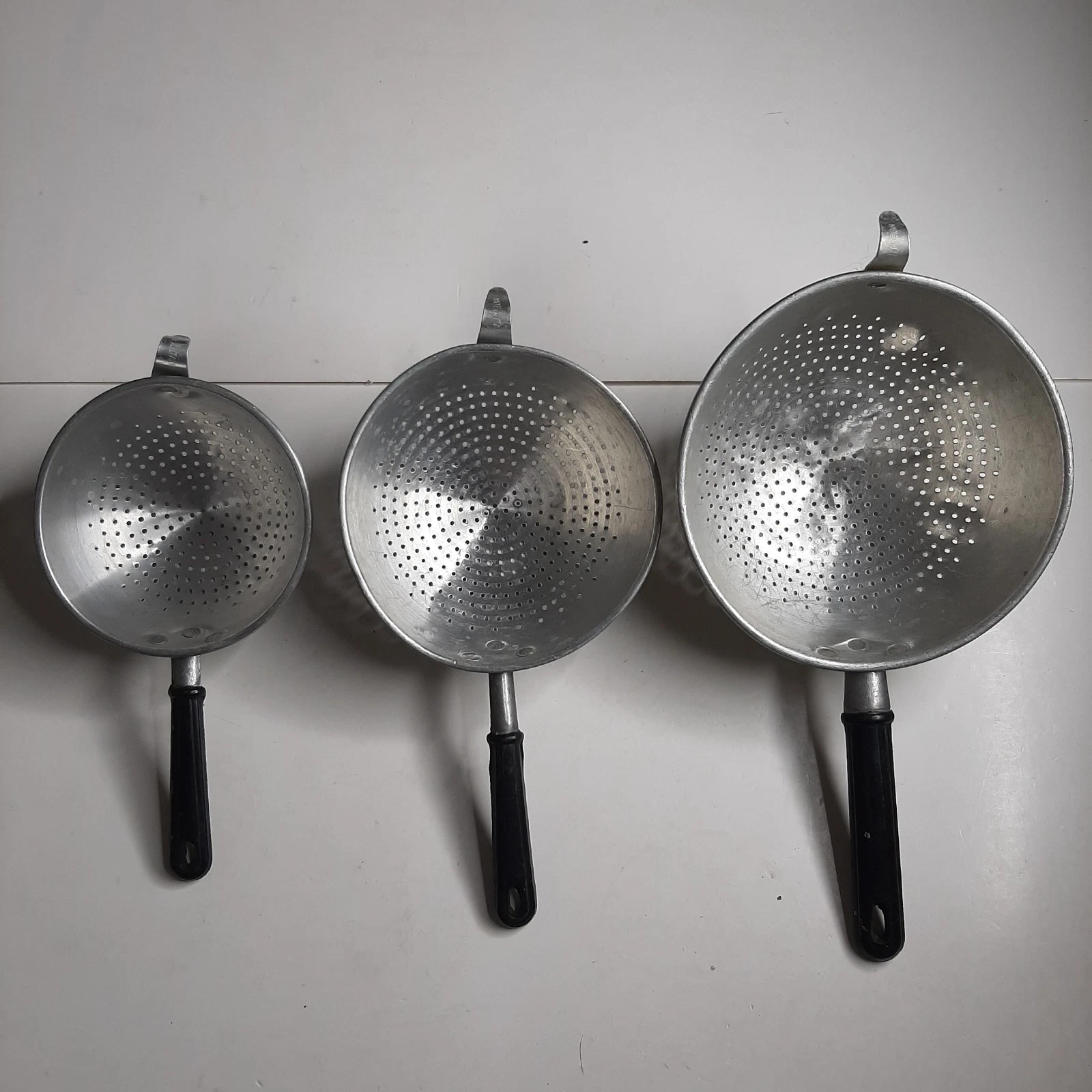 Lot Of 3 Vintage Aluminum Black Handle Colanders/Strainers Various Hole Patterns
Opens in a new wind