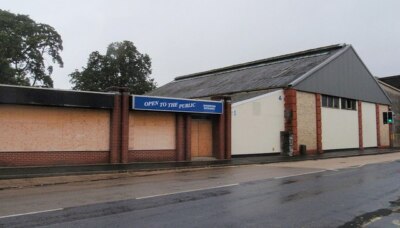 Photo 6x4 Closed open showroom Kingsteignton Newton Abbot A gloomy scene c2008