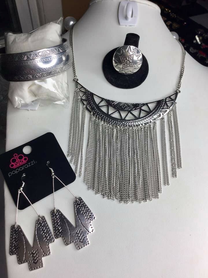 A Finishing Touch September 2022 Fashion Fix: Sunset Sightings - Compl – A Finishing Touch Jewelry