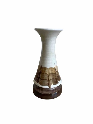 Cerámica Jersey Vintage • Jarrón Mid Century Bud • Marrón Crema • Altura 17 cm - Imagen 5 de 7