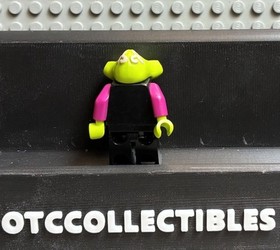 LEGO Alien Conquest Alien Pilot Minifigure 7050 7052 7067 Green Purple Black