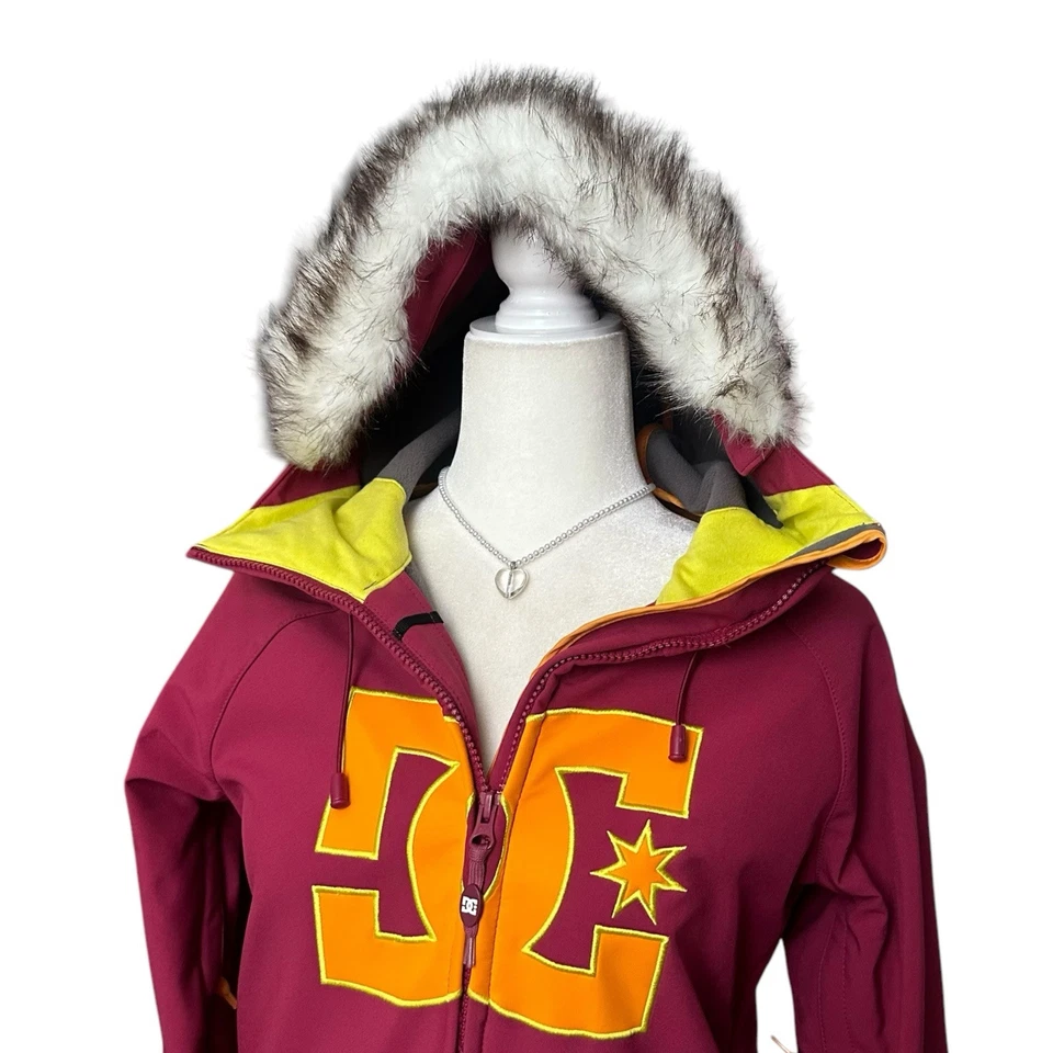 Chaqueta DC Soft Shell Borgoña Talla XS Foto 2 de 4
