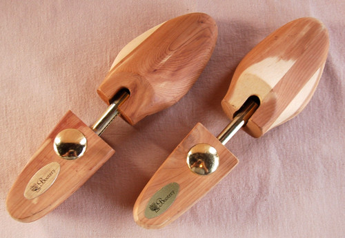 'BOOTERY' Shoe Keeper Shoe Trees - Split Toe - Cedar Wood - Sz Small - Used