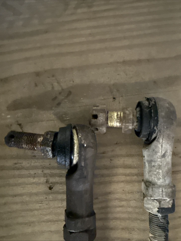 04-06 Yamaha Bruin 350 4x4 extremos de varilla de amarre interior y exterior con barras de amarre Foto 3 de 4