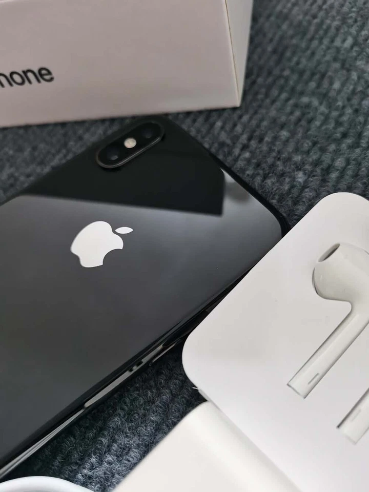 Unlocked Apple iPhone X - 64GB 256GB Black & White With face ID+ sealed - Image 4 of 4