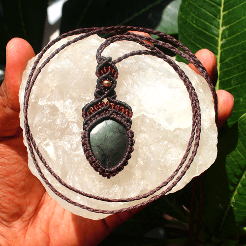 Collana artigianale pietra preziosa Reiki ciondolo boho macramè pirite dorata naturale - Foto 13 di 17