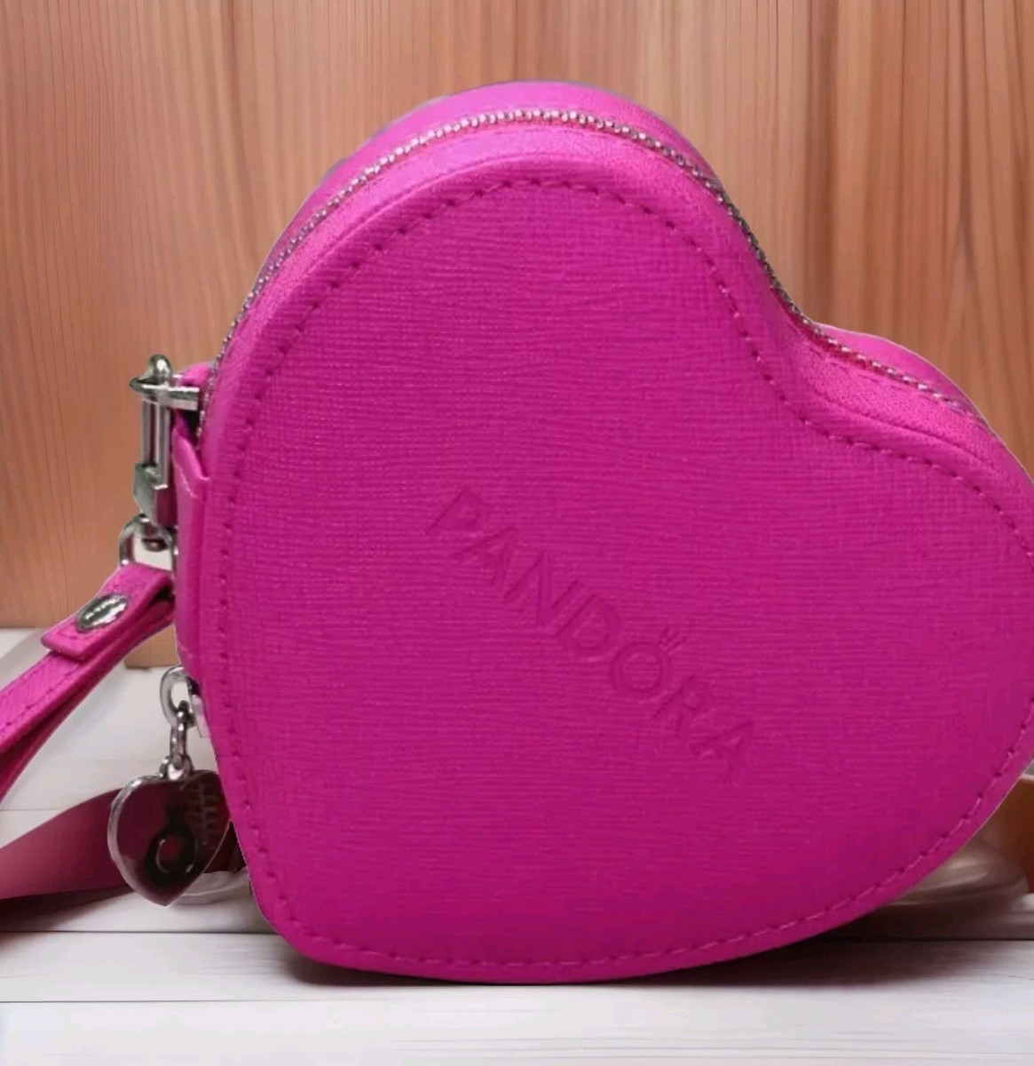 PANDORA ローズピンク アクセサリーケース Pandora Faux Leather Pink Heart Jewelry Case, Bracelets, Rings