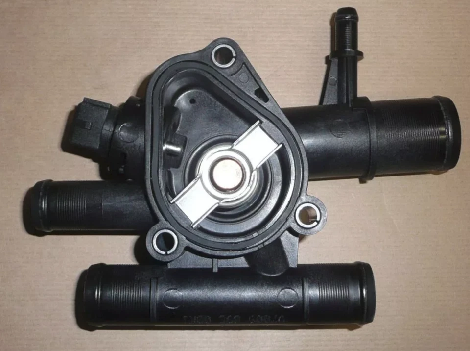 ORIGINAL BOITIER THERMOSTAT RENAULT CLIO 2 1.9D 8200674368 89'' - Photo 2/4