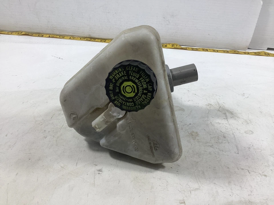 Mercedes-Benz S63 AMG 2008-2013 cilindro maestro de freno eléctrico 2214301830 OEM. Foto 2 de 4