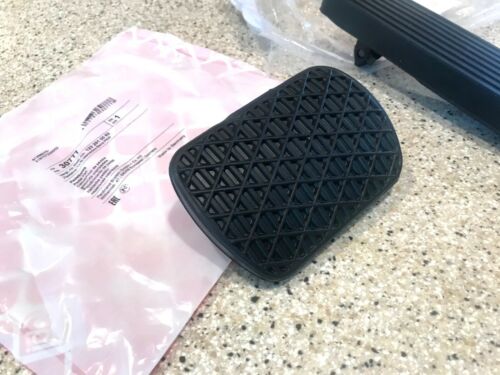 MERCEDES BENZ ACCELERATOR PEDAL BRAKE PAD SET W107 W114 W115 W116 W123 - Picture 3 of 4