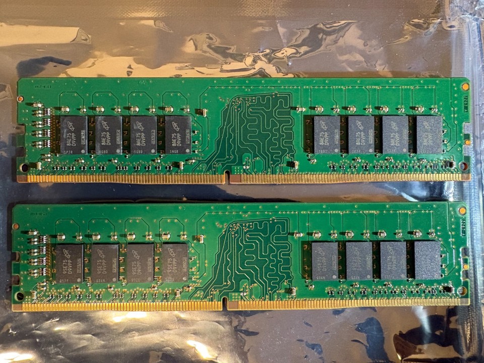 Micron Desktop RAM 32GB (2x16GB) MTA16ATF2G64AZ-2G6E1 PC4-2666V-UB1-11 ...