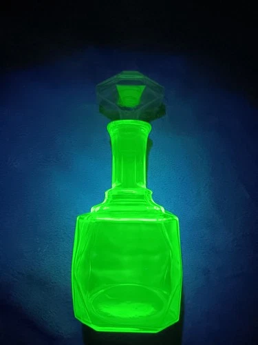 Vintage Green Depression Anchor Hocking Uranium Glass Decanter With Stopper